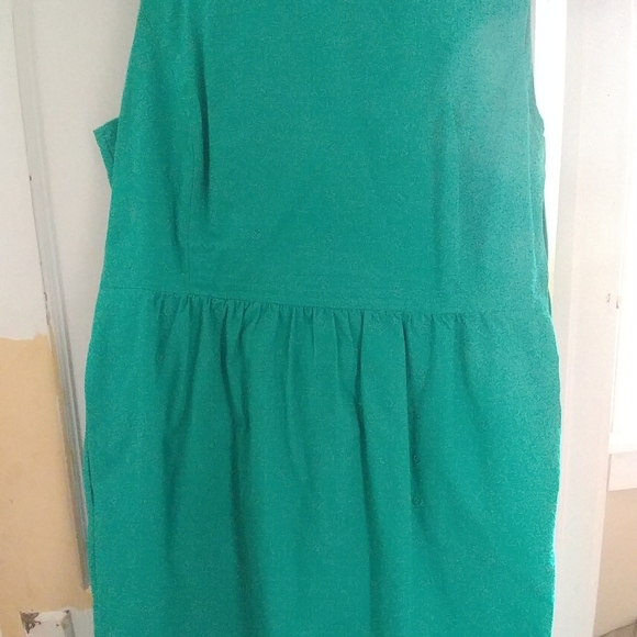 Vineyard vines, corduroy dress, size 16. - Picture 2 of 7